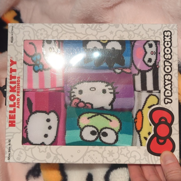 Hello Kitty and friends pack of 7 socks - Picture 3 of 4